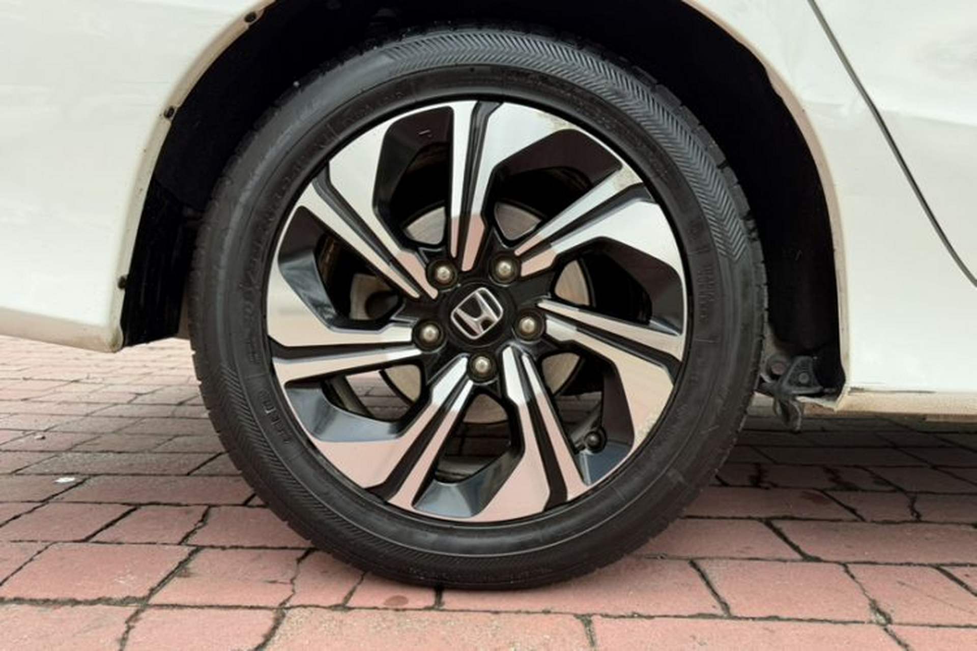 Used Honda Crider 2016 1.8L CVT Luxury Edition Exterior 1