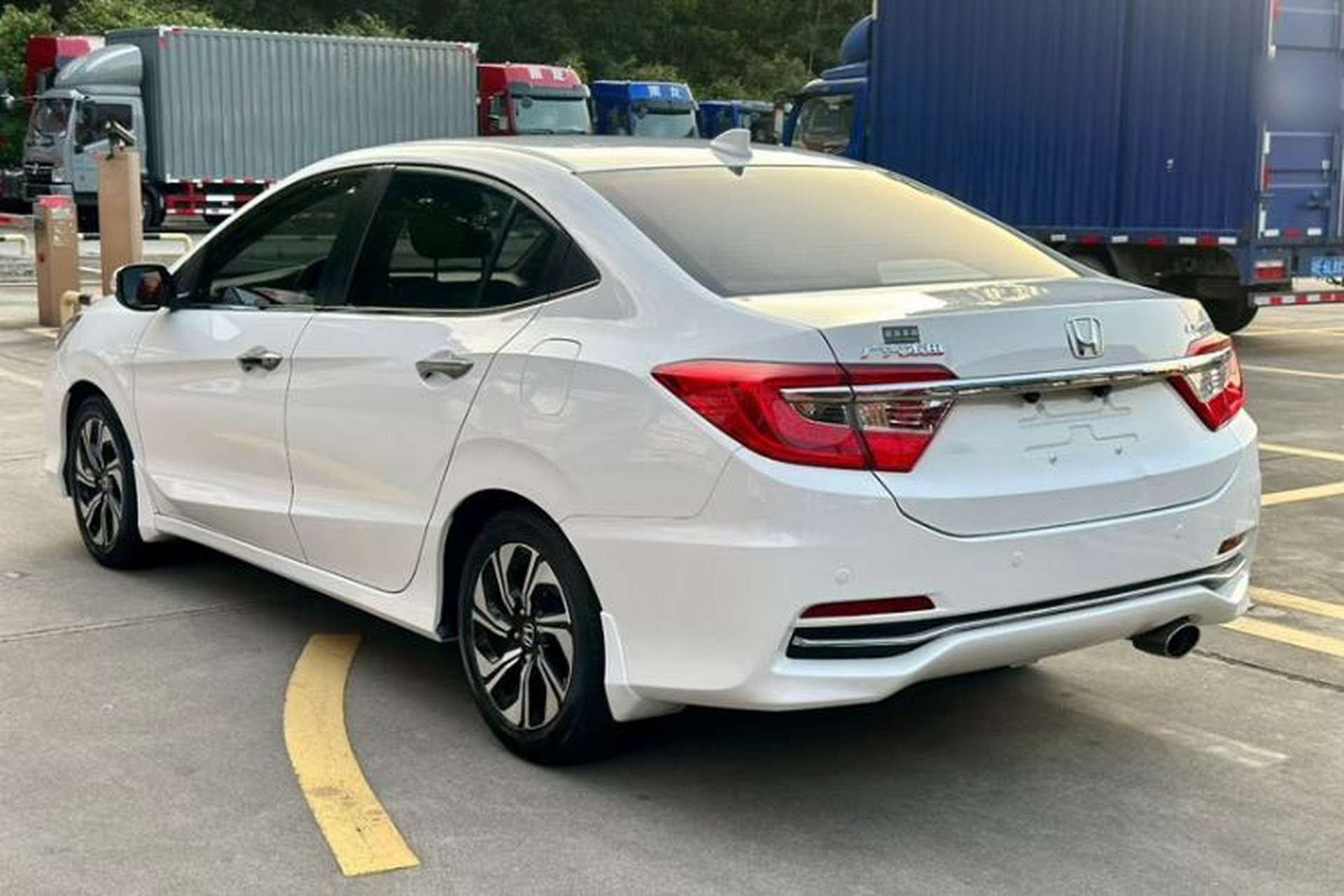 Used Honda Crider 2016 1.8L CVT Luxury Edition Exterior 2