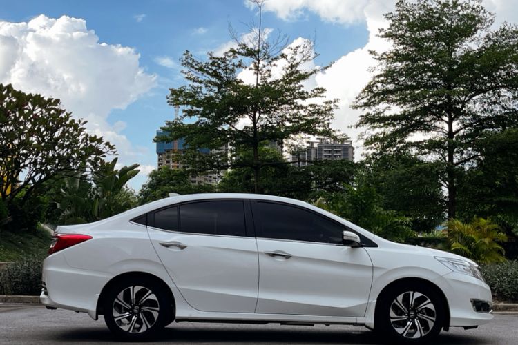 Used Honda Crider 2016 1.8L CVT Luxury Edition Exterior 2