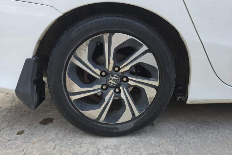 Used Honda Crider 2016 1.8L CVT Luxury Edition Exterior 5