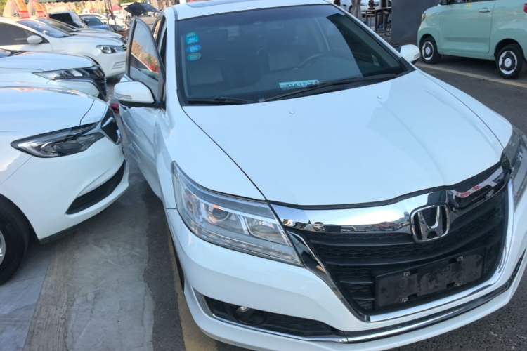 Used Honda Crider 2016 1.8L CVT Luxury Edition Front Right 45 Deg