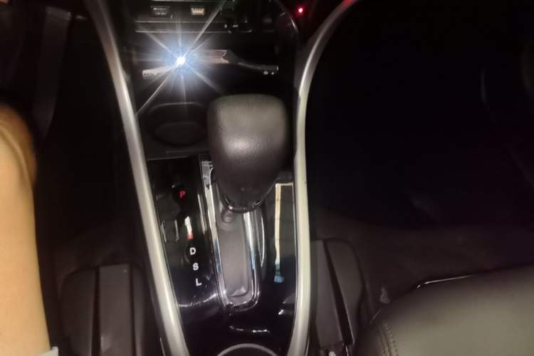 Used Honda Crider 2016 1.8L CVT Luxury Edition Gear Lever