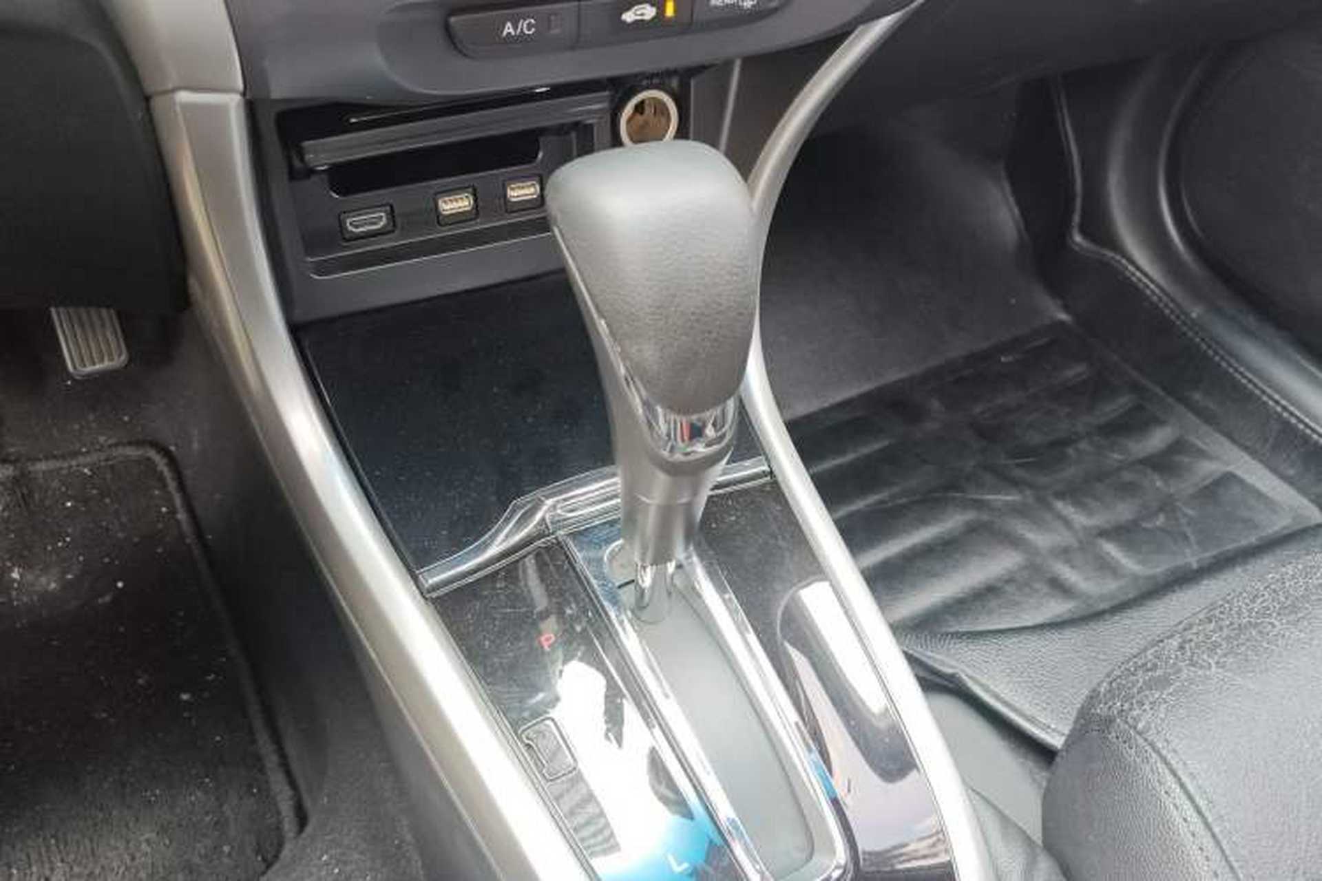Used Honda Crider 2016 1.8L CVT Luxury Edition Gear Lever