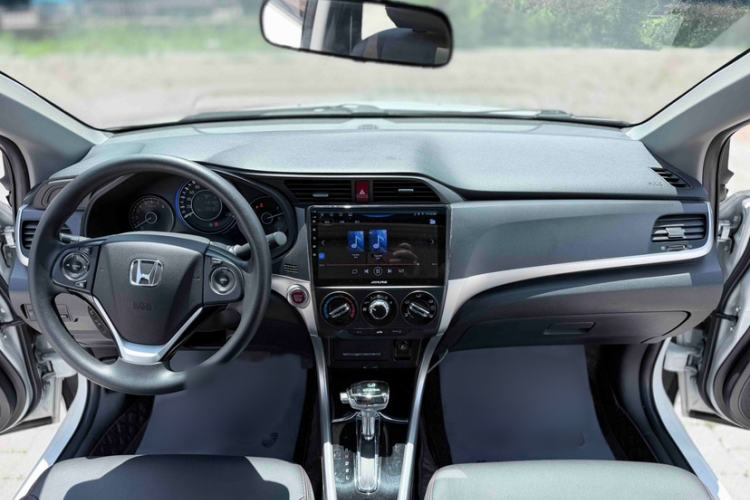 Used Honda Crider 2016 1.8L CVT Luxury Edition Interior 1