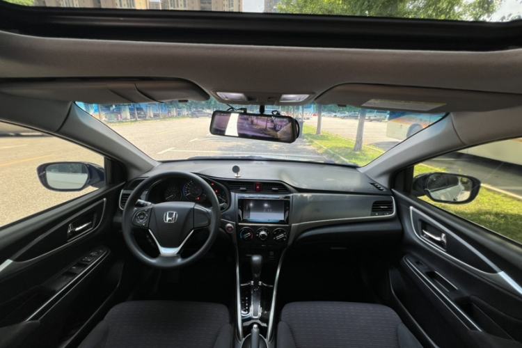 Used Honda Crider 2016 1.8L CVT Luxury Edition Interior 4