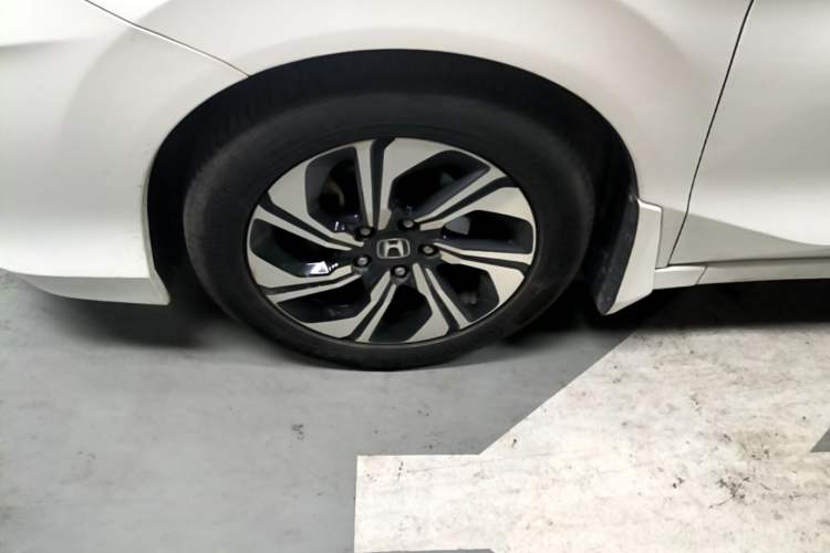 Used Honda Crider 2016 1.8L Manual Comfort Version Left Front Wheel Hub