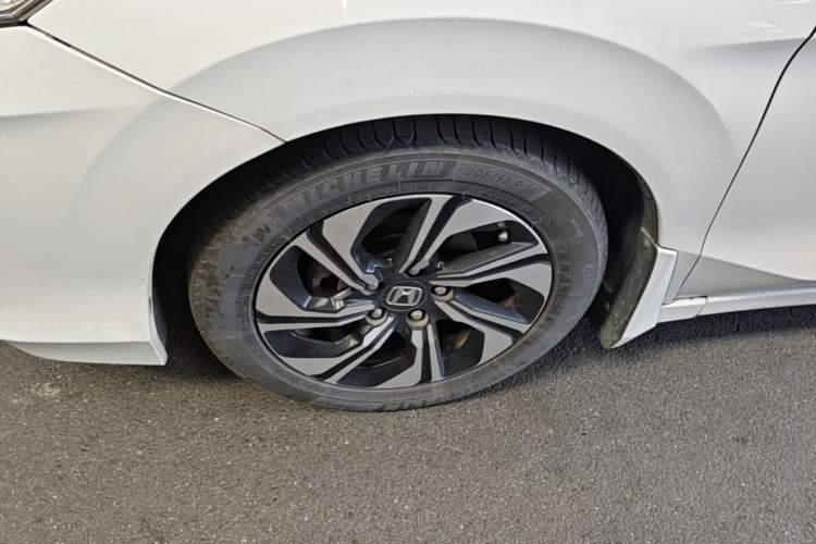 Used Honda Crider 2016 1.8L CVT Luxury Edition Left Front Wheel Hub
