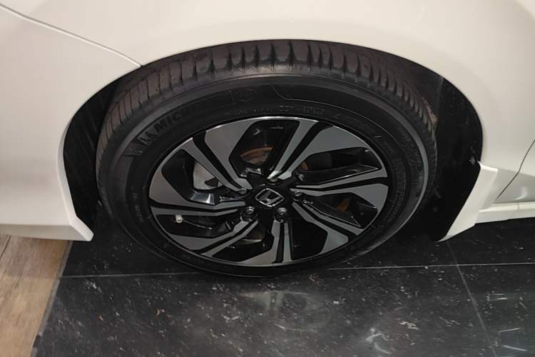 Used Honda Crider 2016 1.8L CVT Luxury Edition Left Front Wheel Hub
