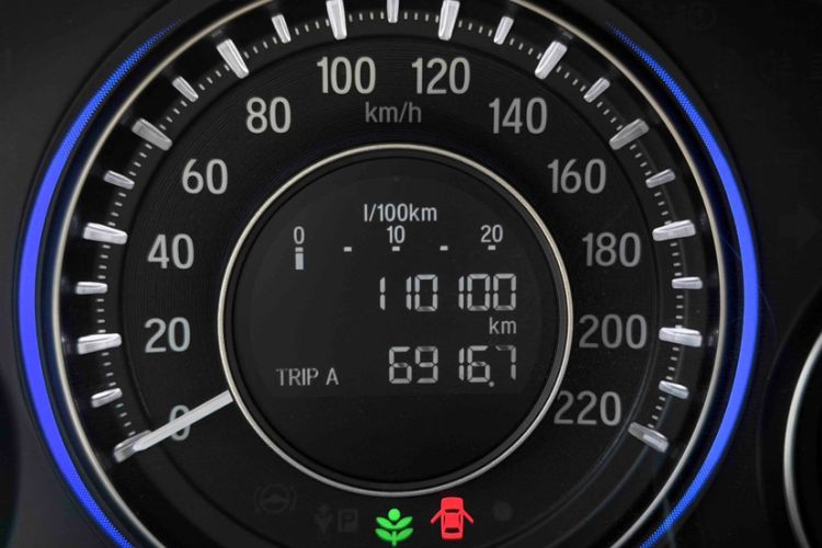 Used Honda Crider 2016 1.8L CVT Luxury Edition Odometer Close Up