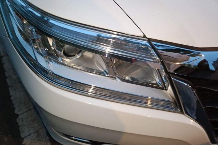 Used Honda Crider 2016 1.8L CVT Luxury Edition Right Front Headlight
