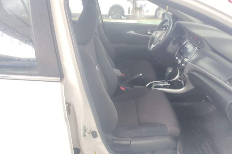 Used Honda Crider 2016 1.8L CVT Luxury Edition Right Front Seat
