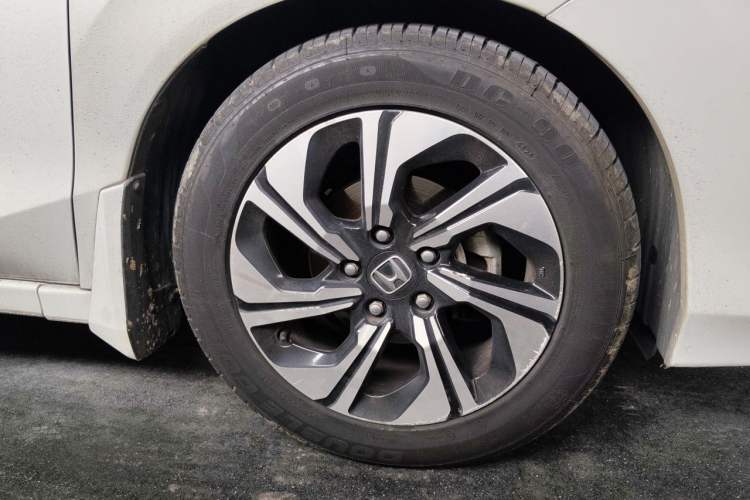 Used Honda Crider 2016 1.8L CVT Luxury Edition Right Front Wheel Hub