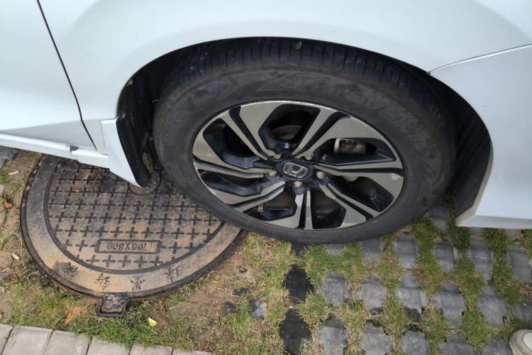 Used Honda Crider 2016 1.8L CVT Luxury Edition Right Front Wheel Hub