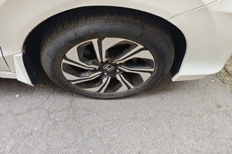 Used Honda Crider 2016 1.8L CVT Luxury Edition Right Front Wheel Hub
