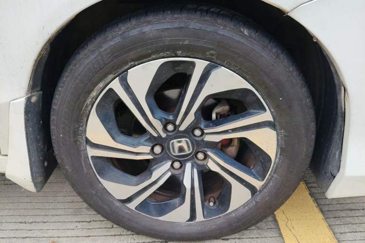 Used Honda Crider 2016 1.8L Manual Fashion Edition Right Front Wheel Hub