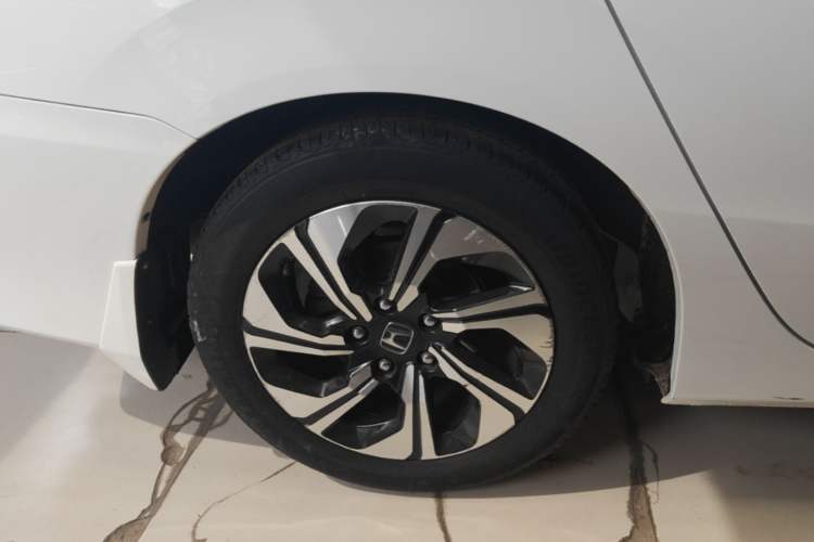 Used Honda Crider 2016 1.8L CVT Leading Edition Right Rear Wheel Hub