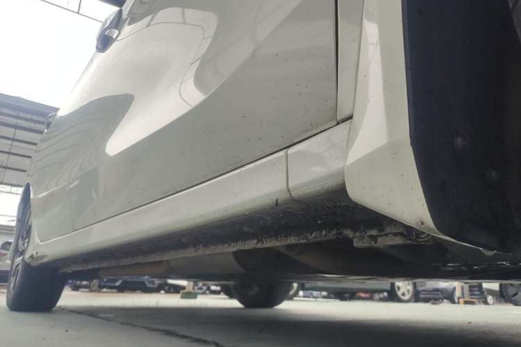 Used Honda Crider 2016 1.8L CVT Luxury Edition Right Side Sill