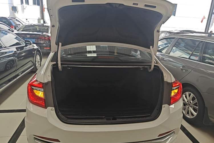 Used Honda Crider 2016 1.8L CVT Comfort Version Trunk