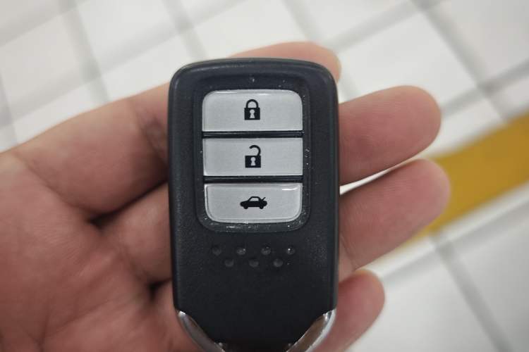 Used Honda Crider 2016 1.8L CVT Luxury Edition Vehicle Key