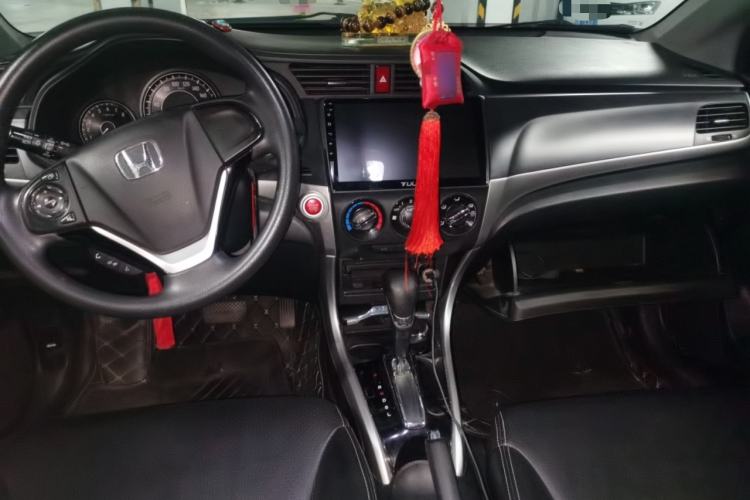 Used Honda Crider 2016 1.8L CVT Luxury Edition Center Console