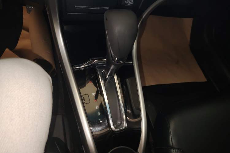 Used Honda Crider 2016 1.8L CVT Leading Edition Gear Lever