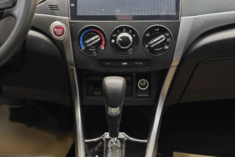 Used Honda Crider 2016 1.8L CVT Luxury Edition Interior 4
