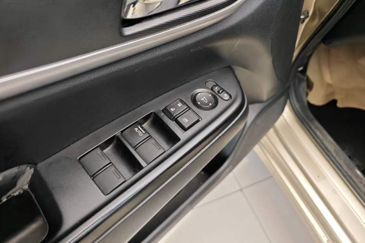 Used Honda Crider 2016 1.8L CVT Luxury Edition Interior 9