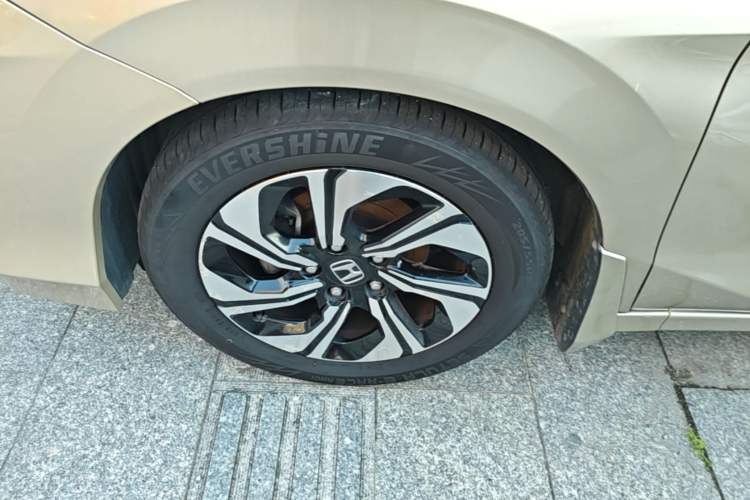 Used Honda Crider 2016 1.8L CVT Luxury Edition Left Front Wheel Hub
