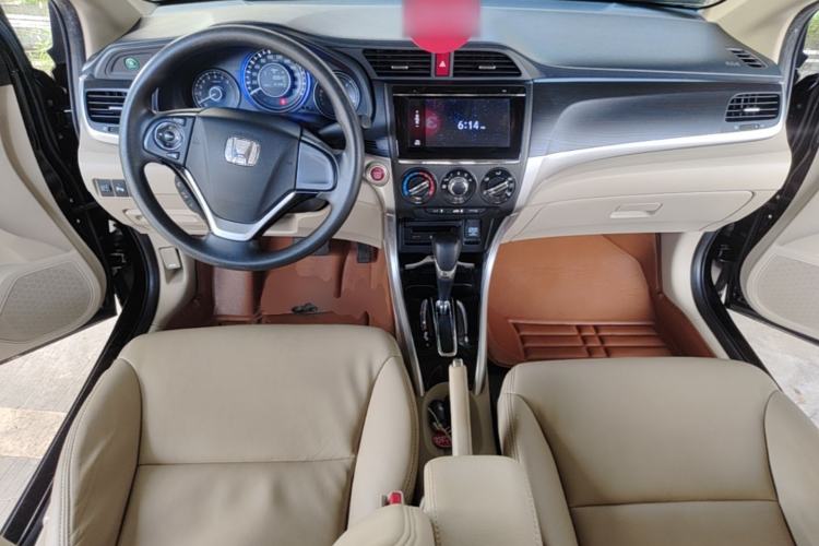 Used Honda Crider 2017 1.8L CVT Luxury Special Edition Center Console