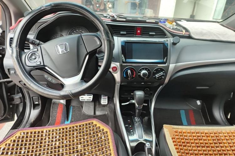 Used Honda Crider 2017 1.8L CVT Luxury Special Edition Center Console