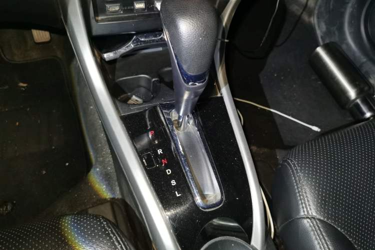 Used Honda Crider 2017 1.8L CVT Luxury Special Edition Gear Lever