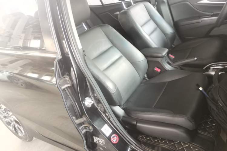 Used Honda Crider 2017 1.8L CVT Luxury Special Edition Right Front Seat