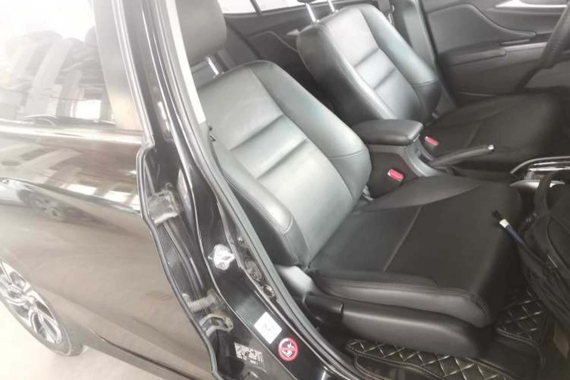 Used Honda Crider 2017 1.8L CVT Luxury Special Edition Right Front Seat