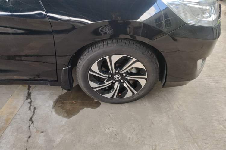 Used Honda Crider 2017 1.8L CVT Luxury Special Edition Right Front Wheel Hub