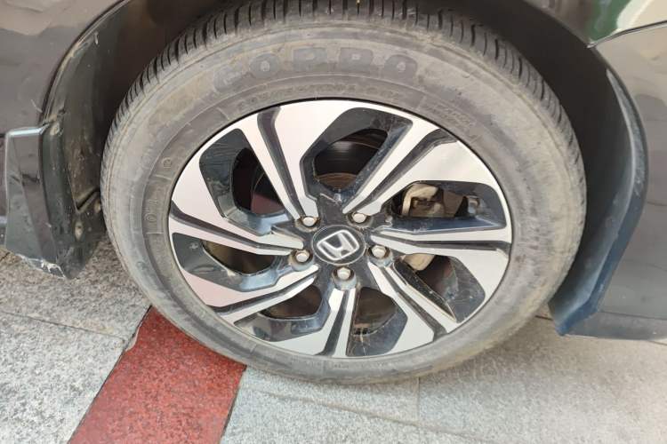 Used Honda Crider 2017 1.8L CVT Luxury Special Edition Right Front Wheel Hub