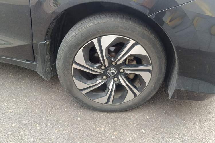 Used Honda Crider 2017 1.8L CVT Comfort Special Edition Right Front Wheel Hub