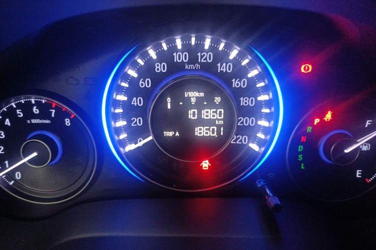 Used Honda Crider 2017 1.8L CVT Luxury Special Edition Odometer Close Up