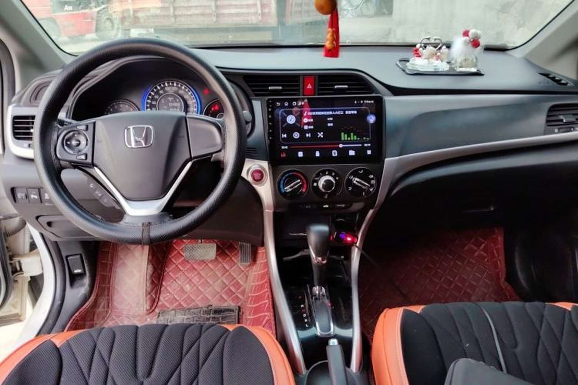 Used Honda Crider 2017 1.8L CVT Comfort Special Edition Center Console