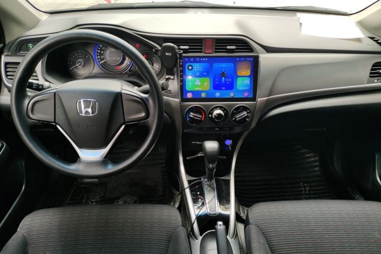 Used Honda Crider 2017 1.8L CVT Comfort Special Edition Center Console