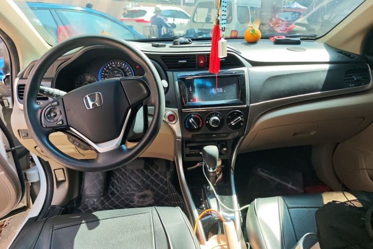 Used Honda Crider 2017 1.8L CVT Luxury Special Edition Center Console