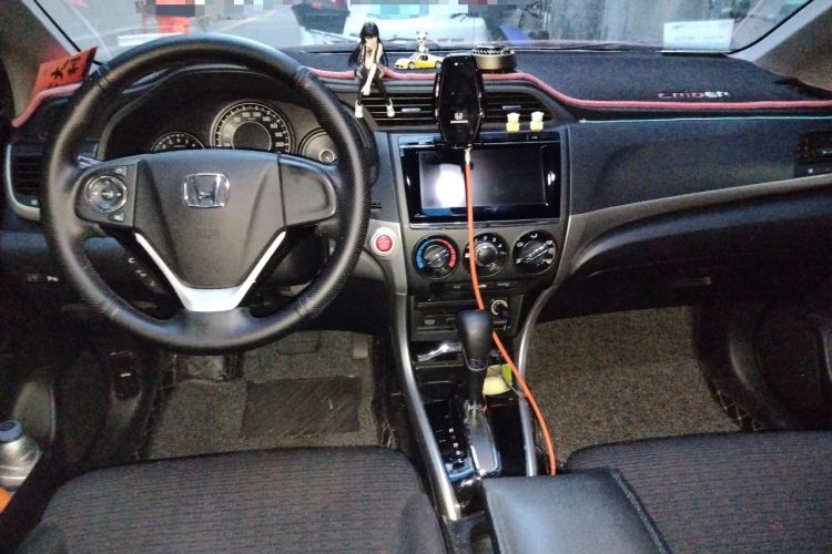 Used Honda Crider 2017 1.8L CVT Luxury Special Edition Center Console