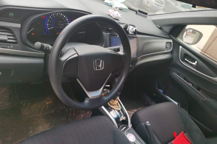 Used Honda Crider 2017 1.8L CVT Comfort Special Edition Center Console