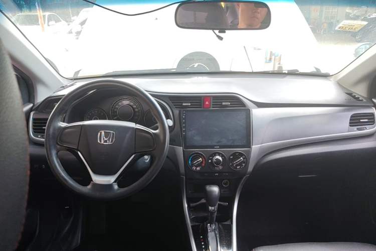 Used Honda Crider 2017 1.8L CVT Comfort Special Edition Center Console