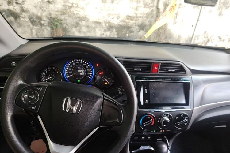Used Honda Crider 2017 1.8L CVT Luxury Special Edition Center Console