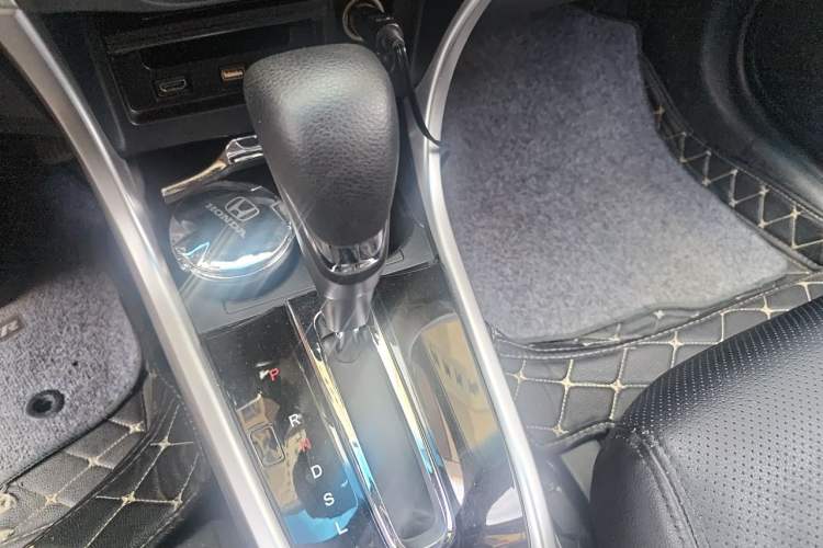 Used Honda Crider 2017 1.8L CVT Luxury Special Edition Gear Lever
