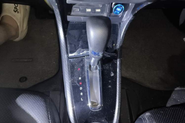 Used Honda Crider 2017 1.8L CVT Luxury Special Edition Gear Lever