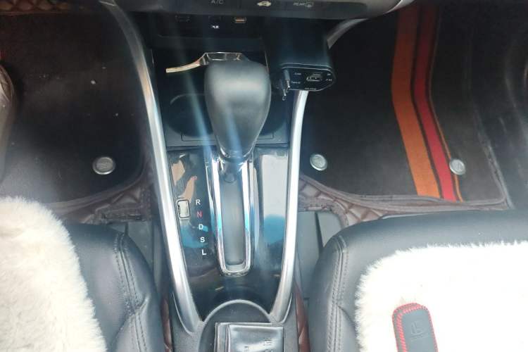 Used Honda Crider 2017 1.8L CVT Luxury Special Edition Gear Lever