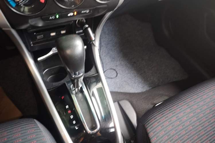 Used Honda Crider 2017 1.8L CVT Luxury Special Edition Gear Lever