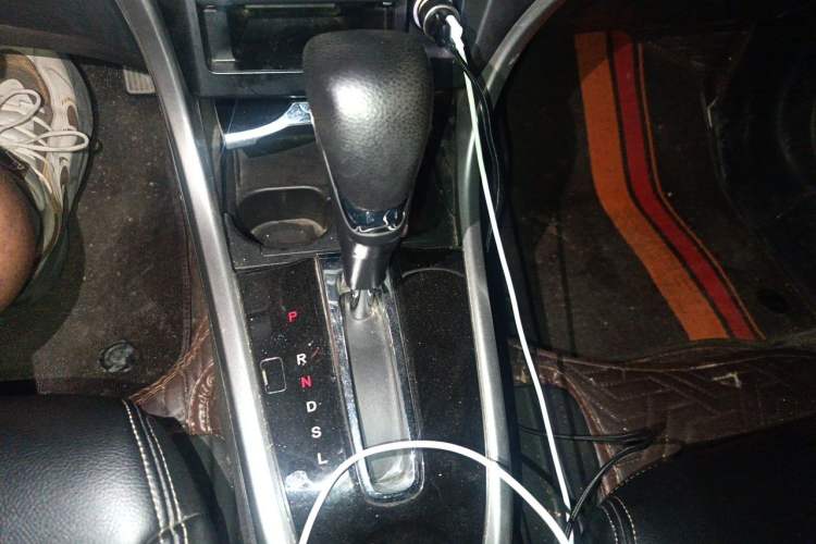 Used Honda Crider 2017 1.8L CVT Comfort Special Edition Gear Lever
