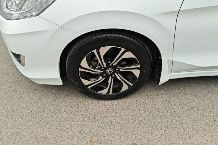 Used Honda Crider 2017 1.8L CVT Luxury Special Edition Left Front Wheel Hub